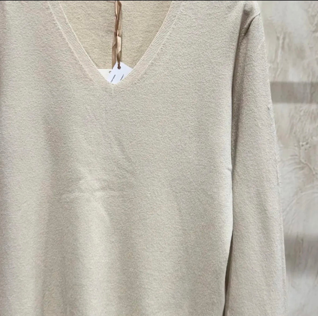 Jersey Fino Esencial | Cuello V