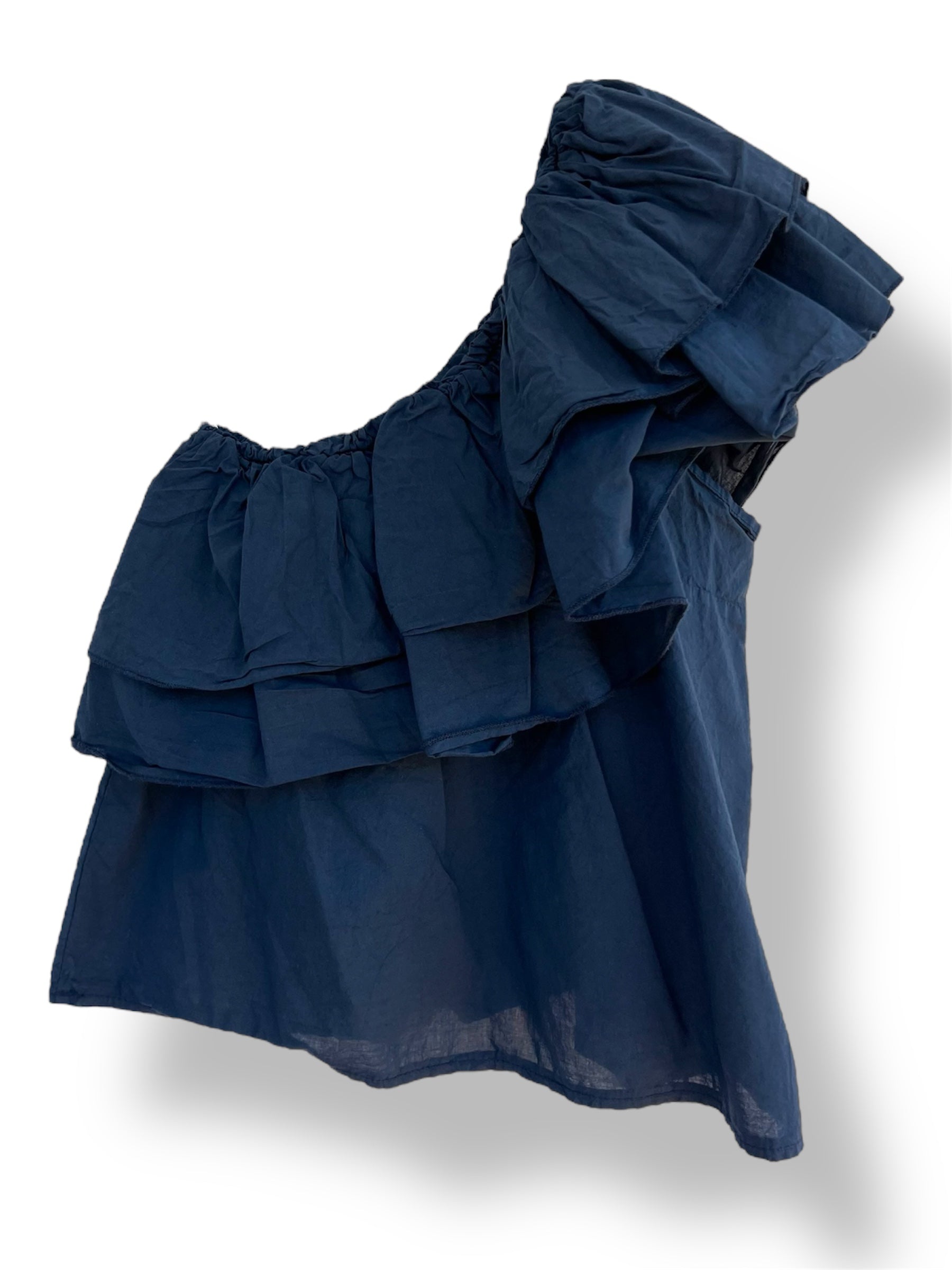 Top asimétrico con volantes