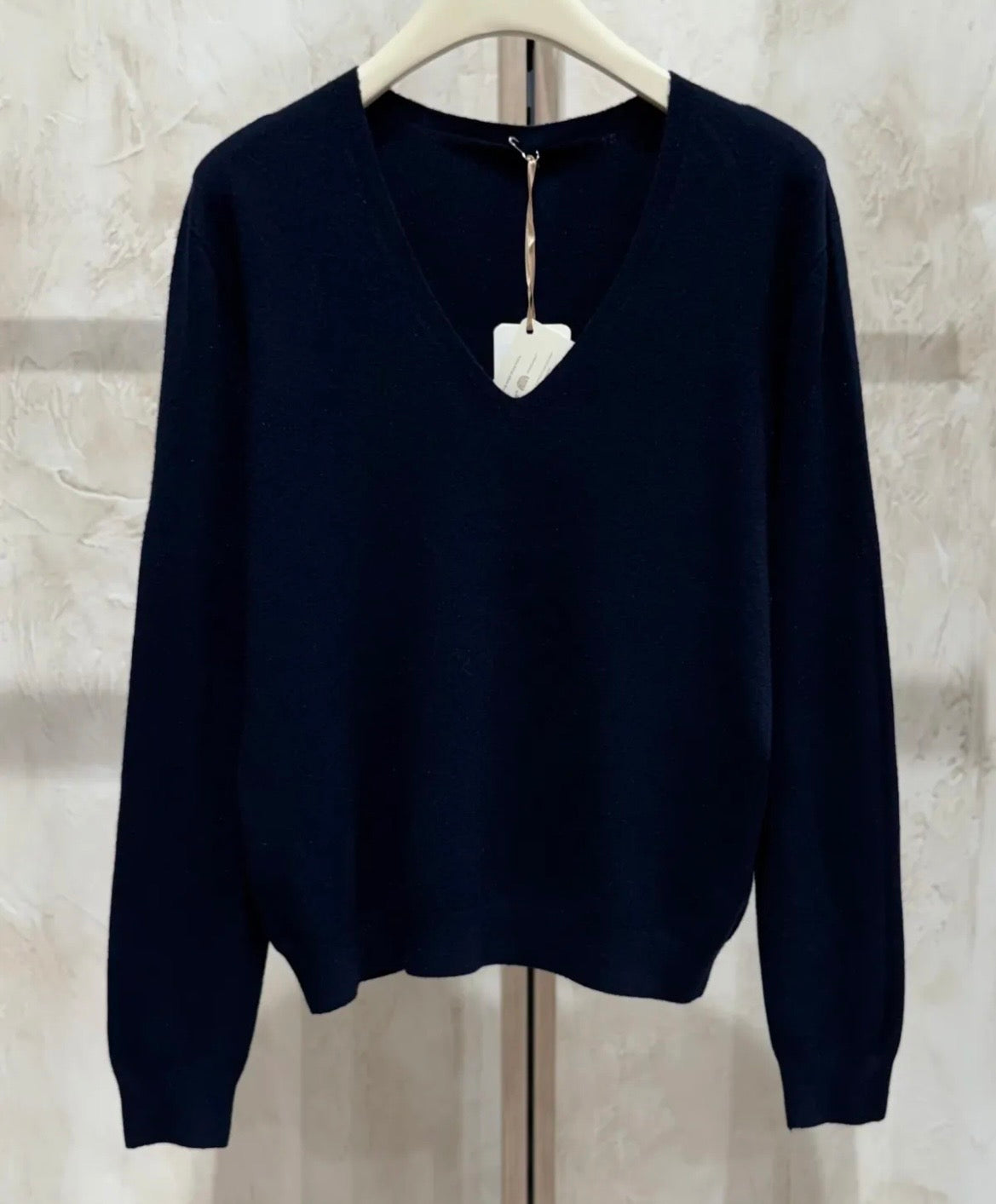 Jersey Fino Esencial | Cuello V