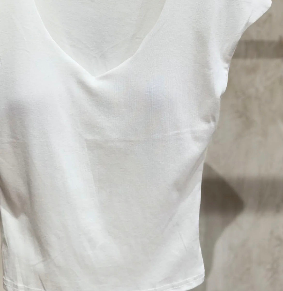 Top Cuello Pico | Con Cascos
