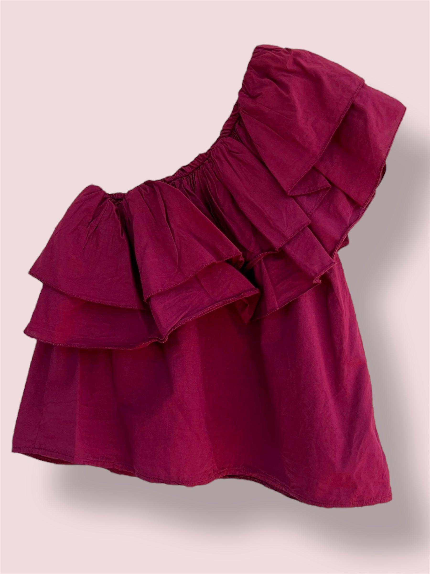 Top asimétrico con volantes