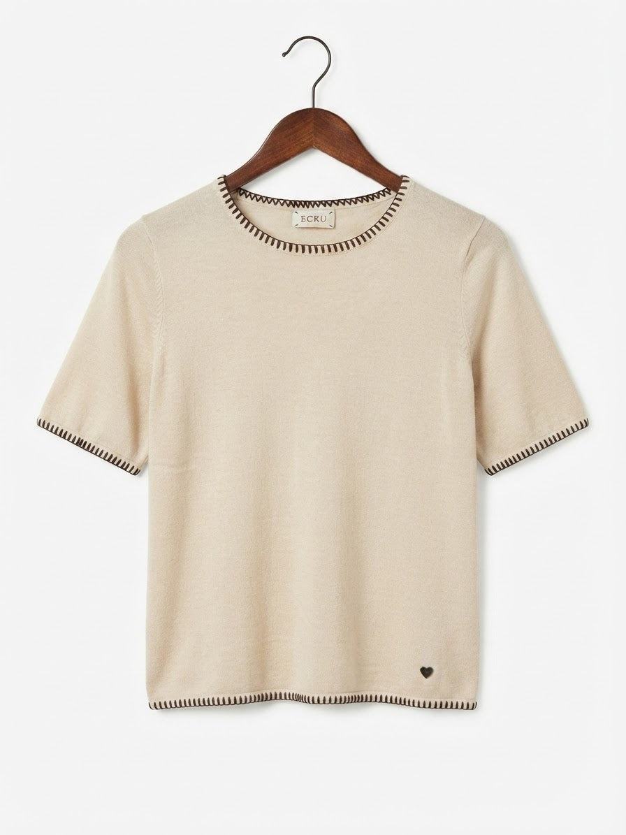 JERSEY FINO | MANGA CORTA DETALLES BORDADOS