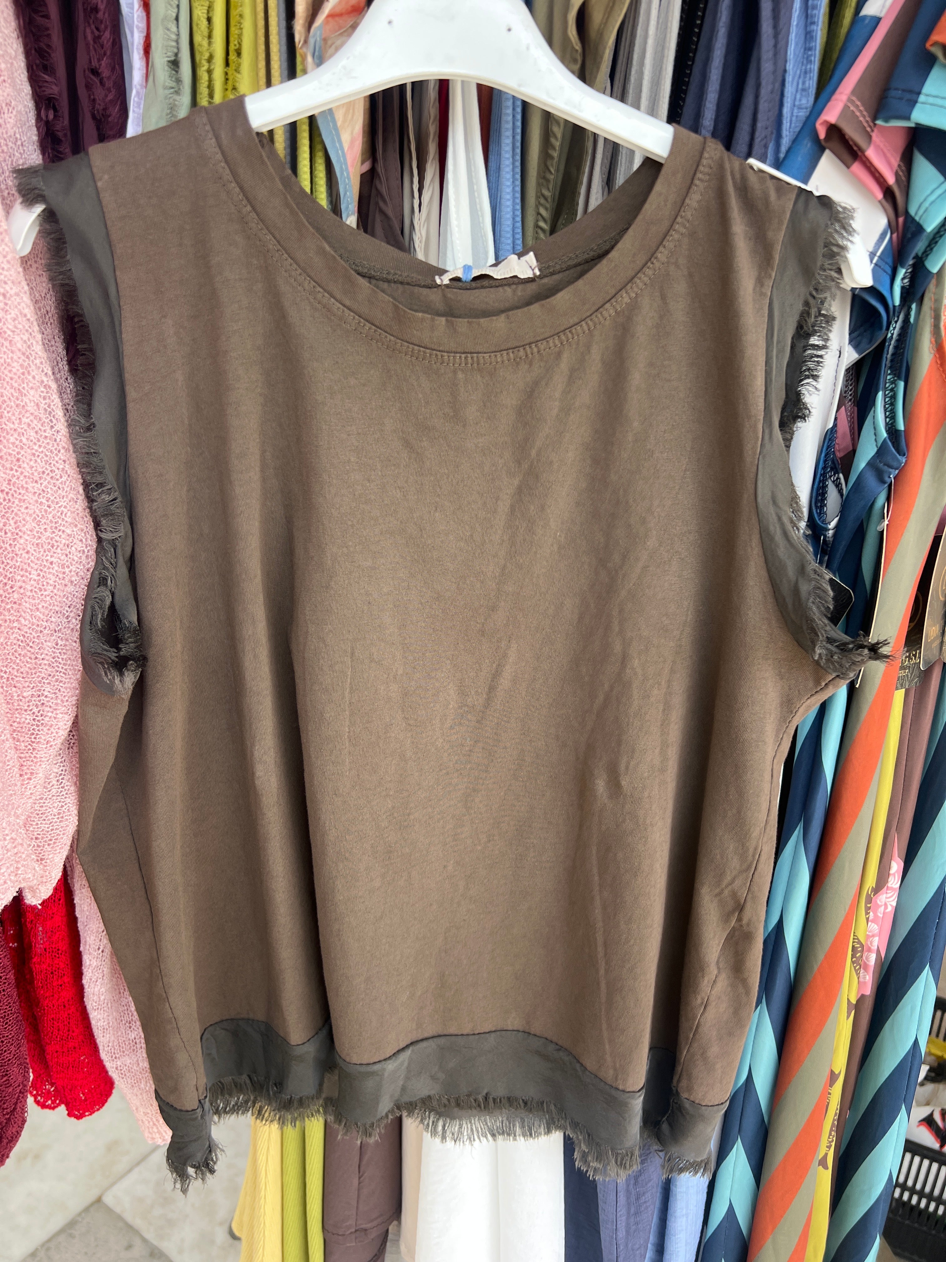 Camiseta esencial | Deshilachada