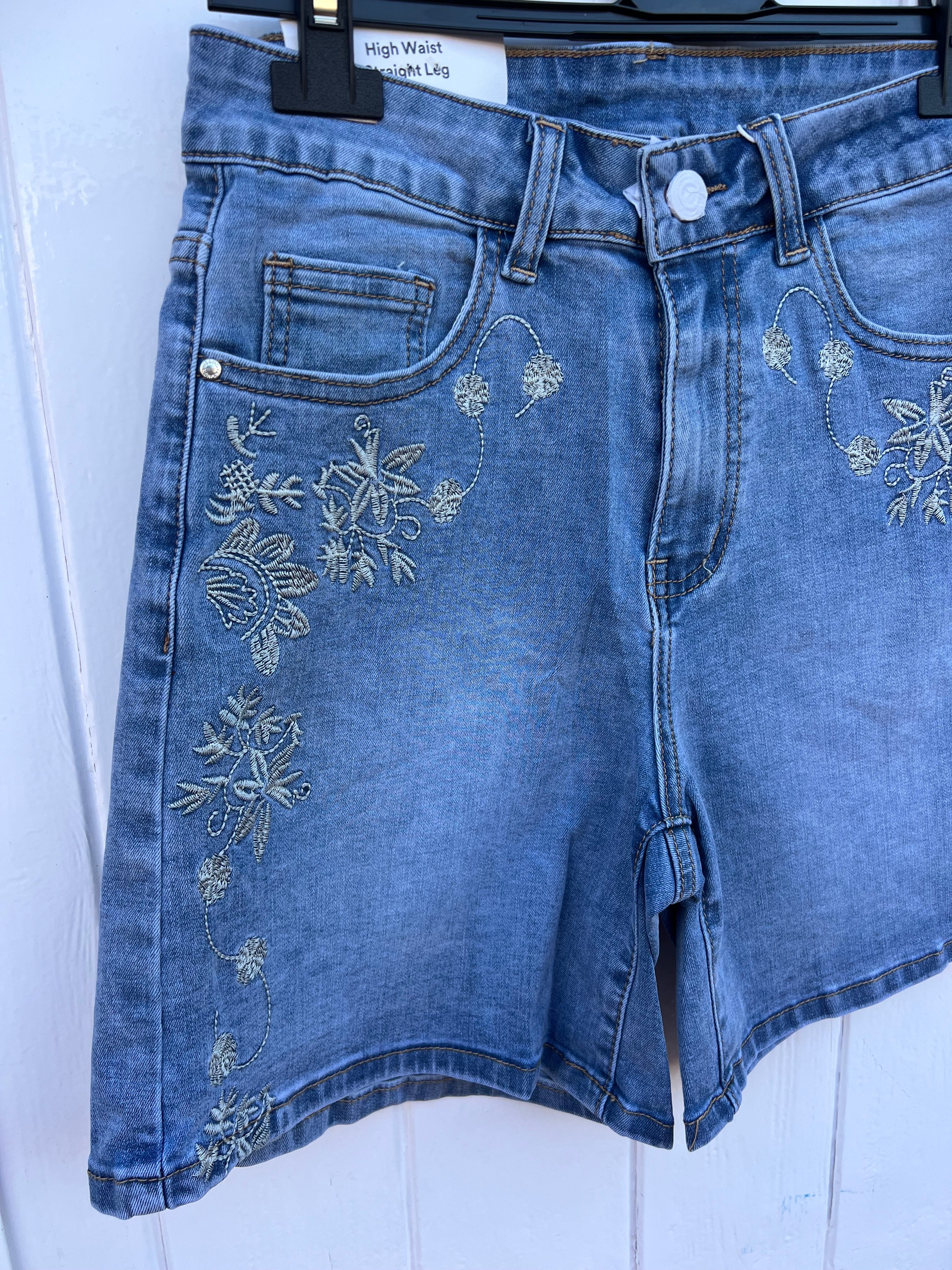 Pantalón Corto | Bordado Flores
