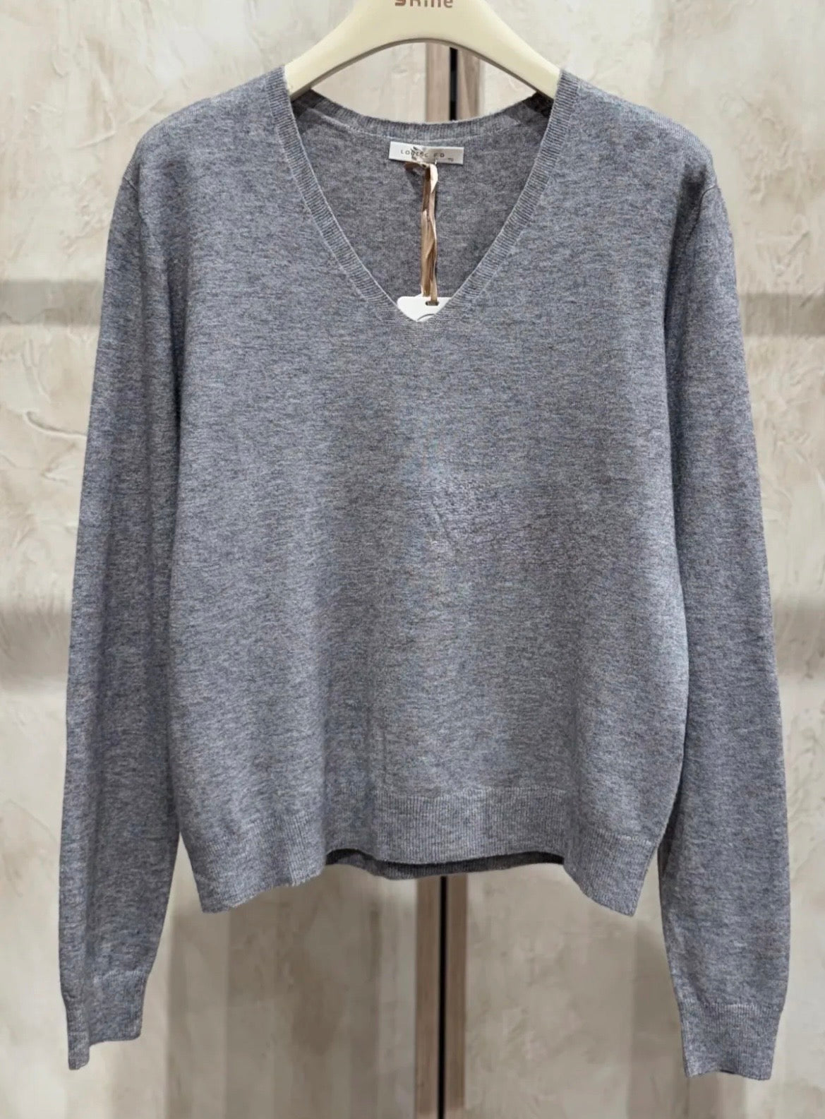 Jersey Fino Esencial | Cuello V