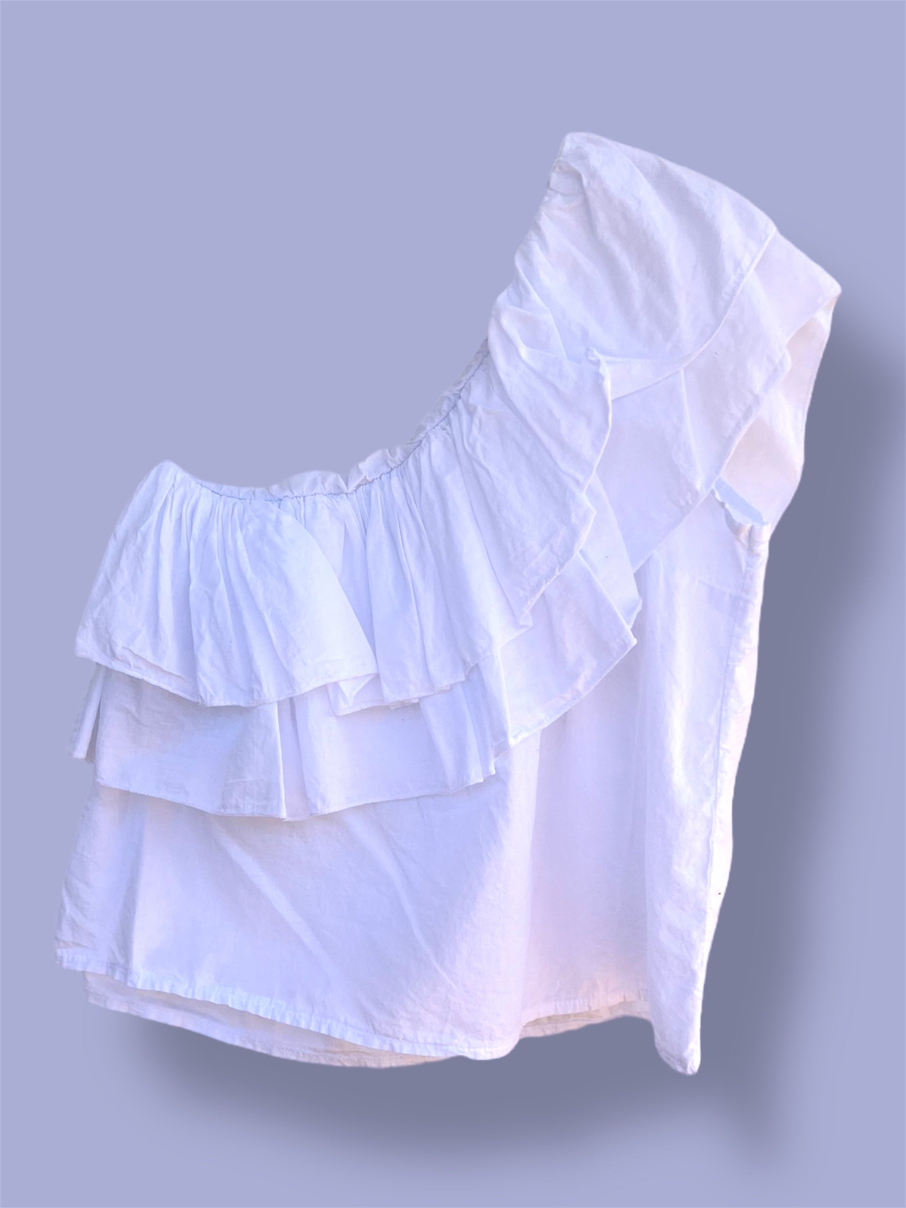 Top asimétrico con volantes