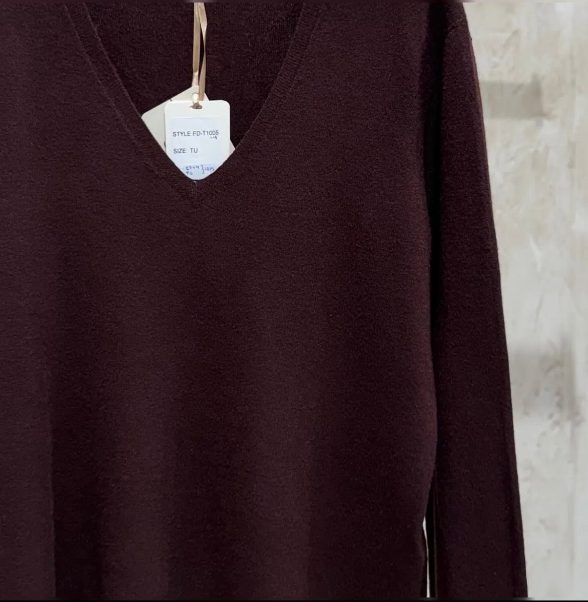 Jersey Fino Esencial | Cuello V