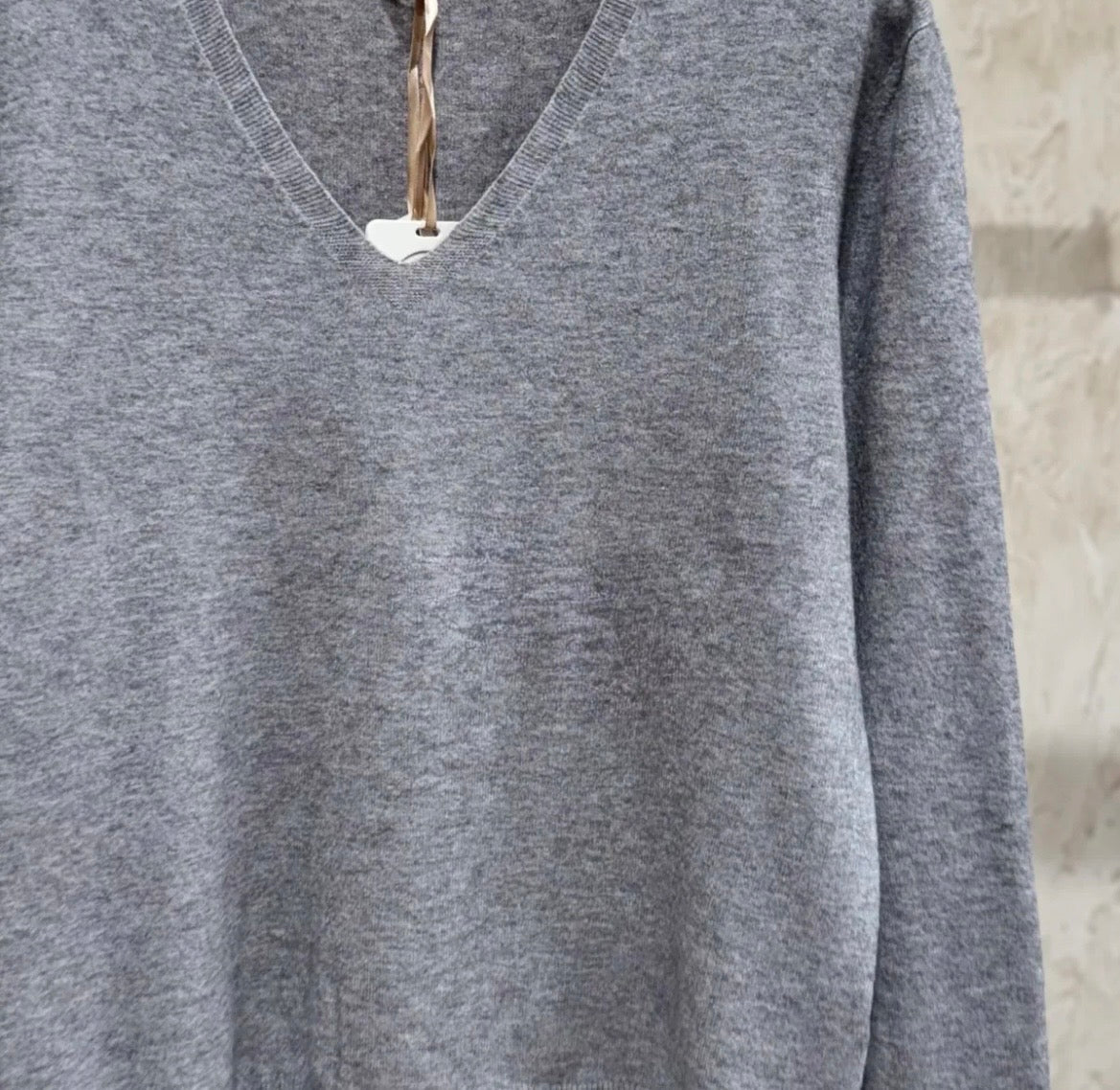 Jersey Fino Esencial | Cuello V