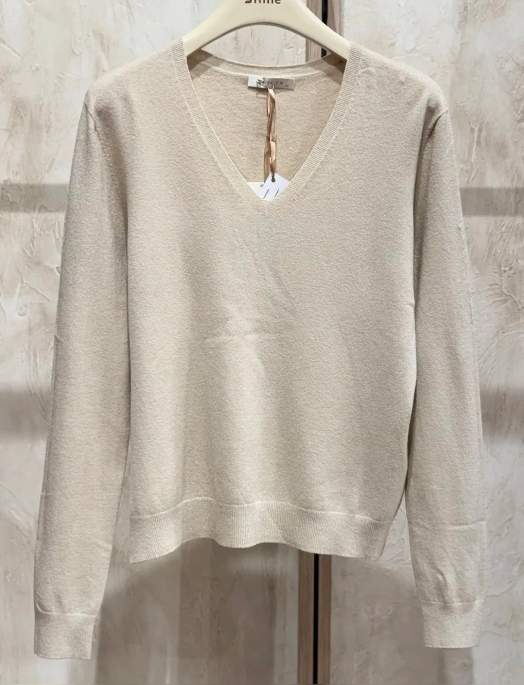 Jersey Fino Esencial | Cuello V