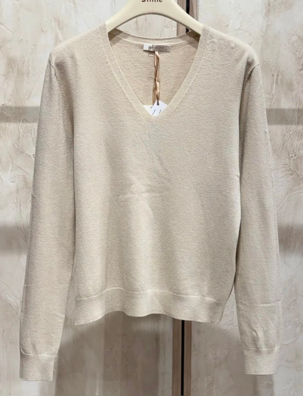 Jersey Fino Esencial | Cuello V