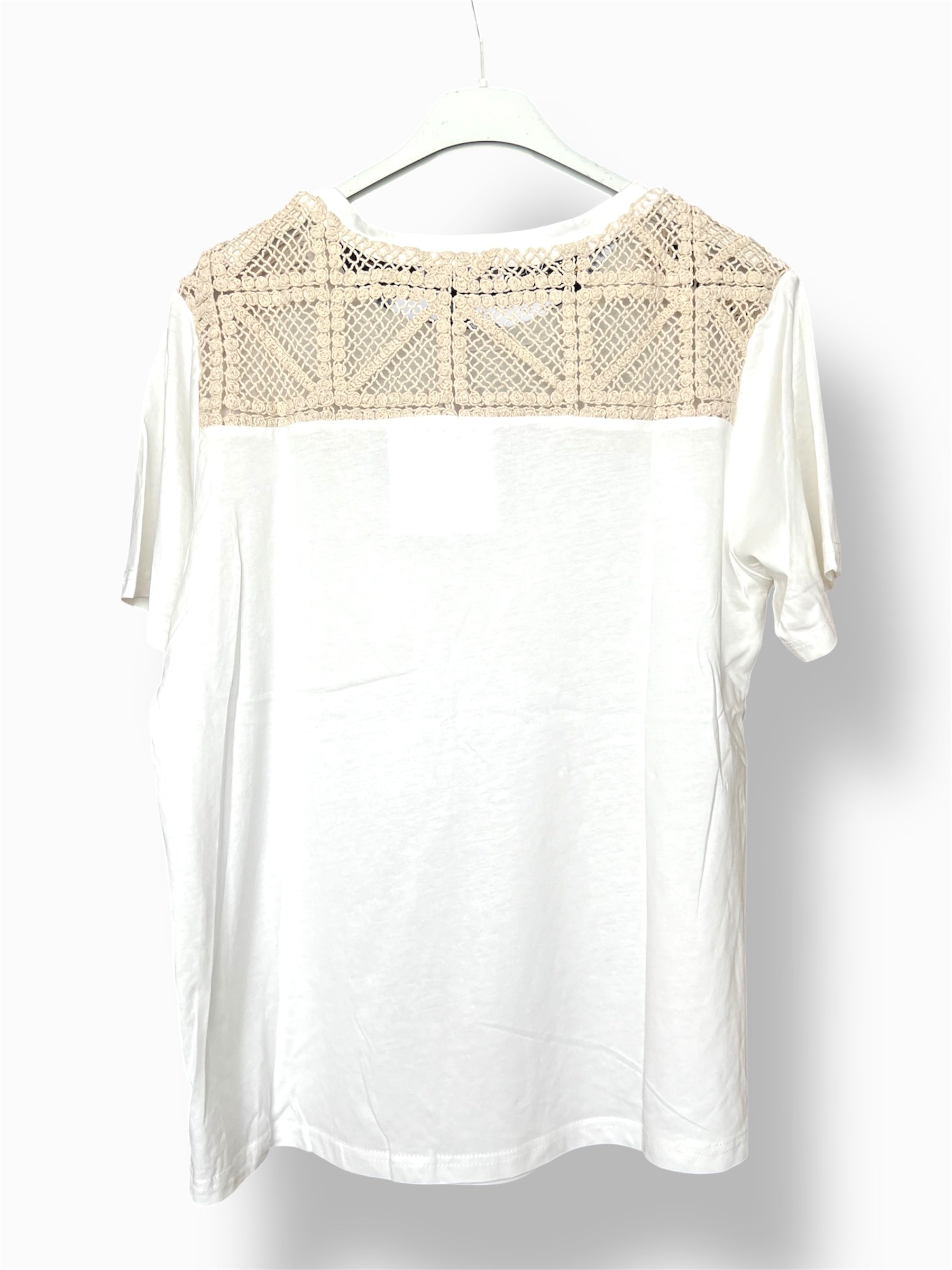 Camiseta detalle ganchillo