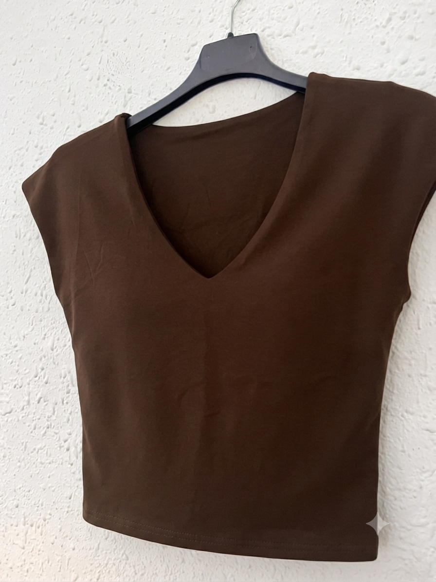 Top Cuello Pico | Con Cascos