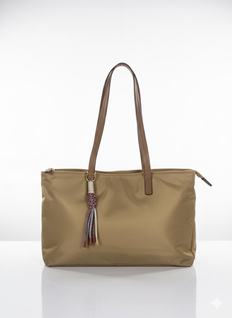 Bolso Tote Ligero y Borla