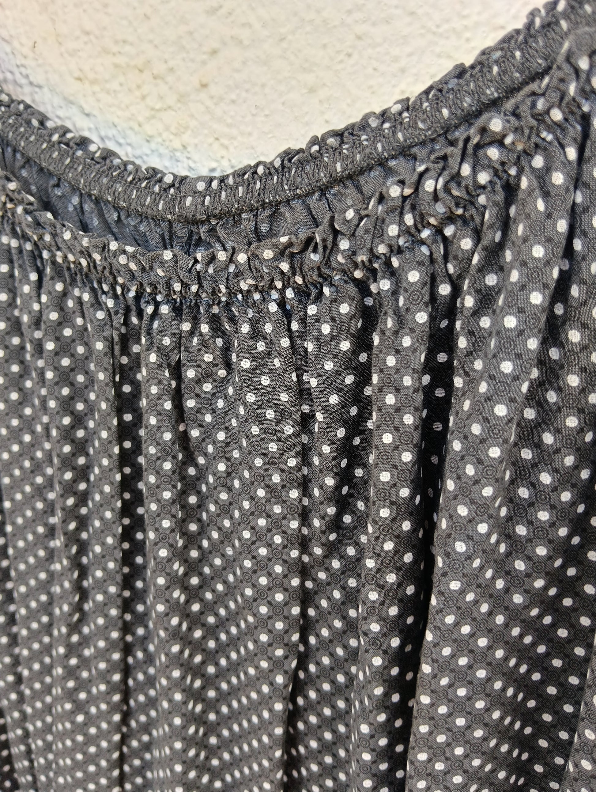 Vestido Corto de Tirantes Finos con Estampado pequeño.