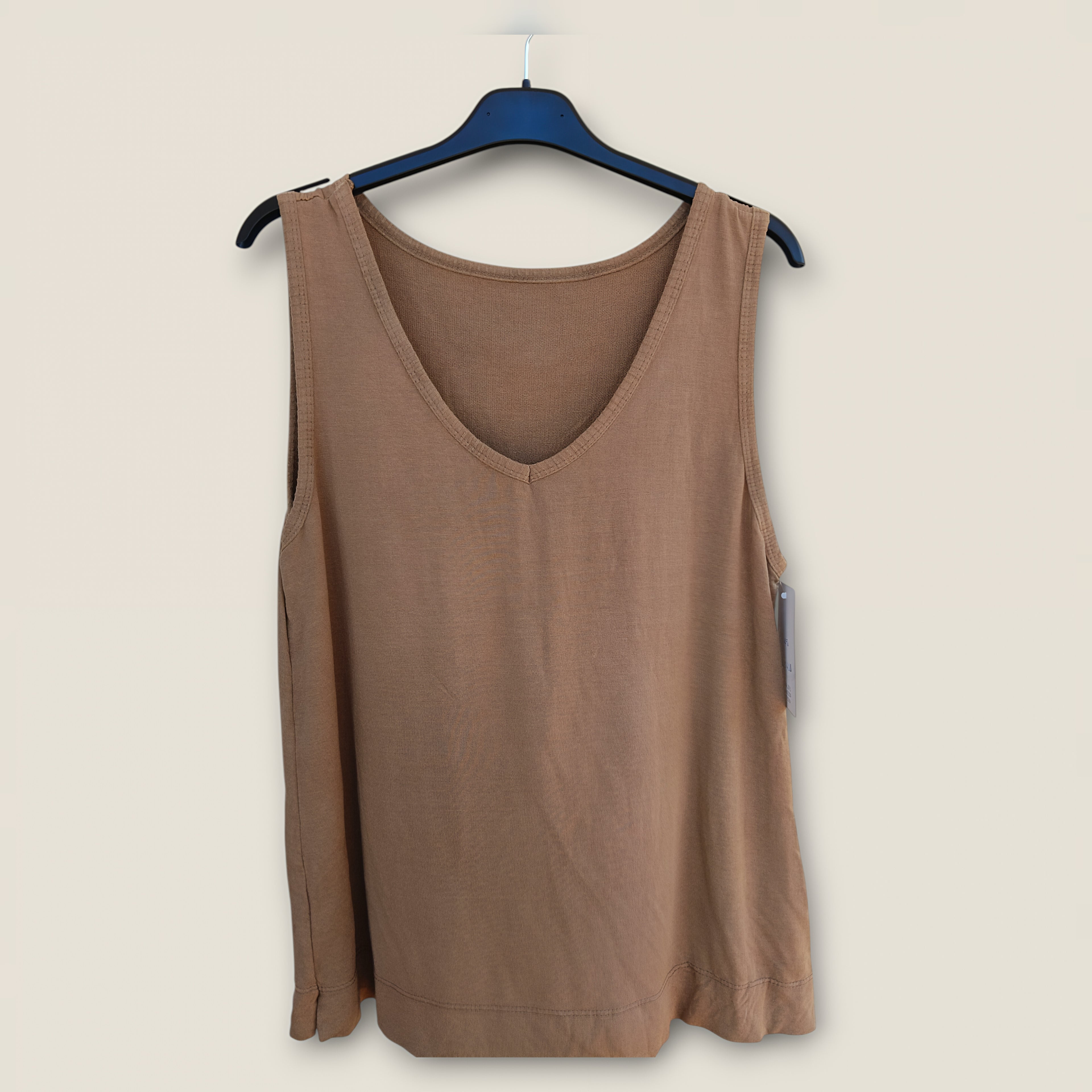 Camiseta de Tirantes con Cuello de Pico Esencial