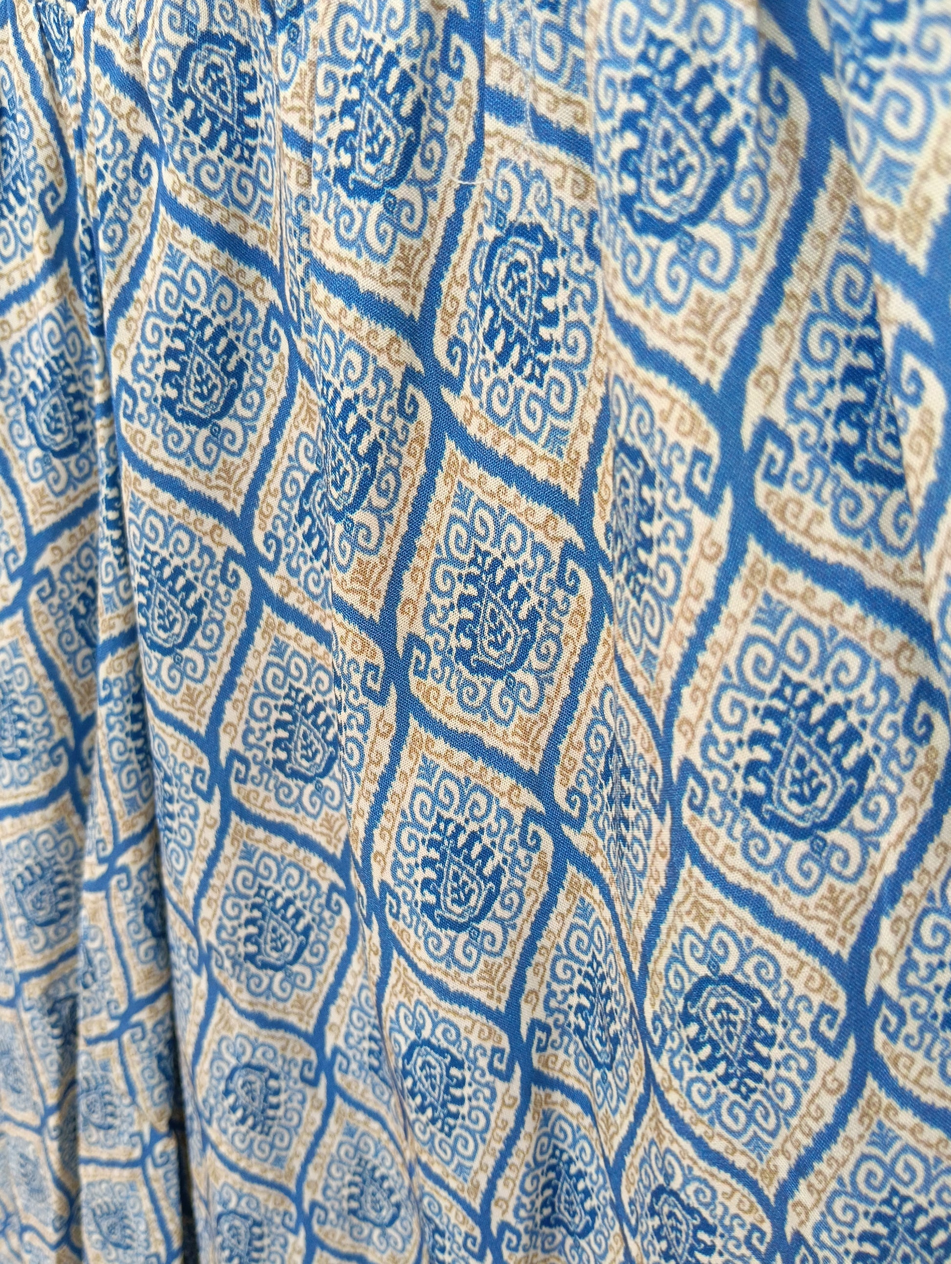 Pantalón efecto falda estampado étnico