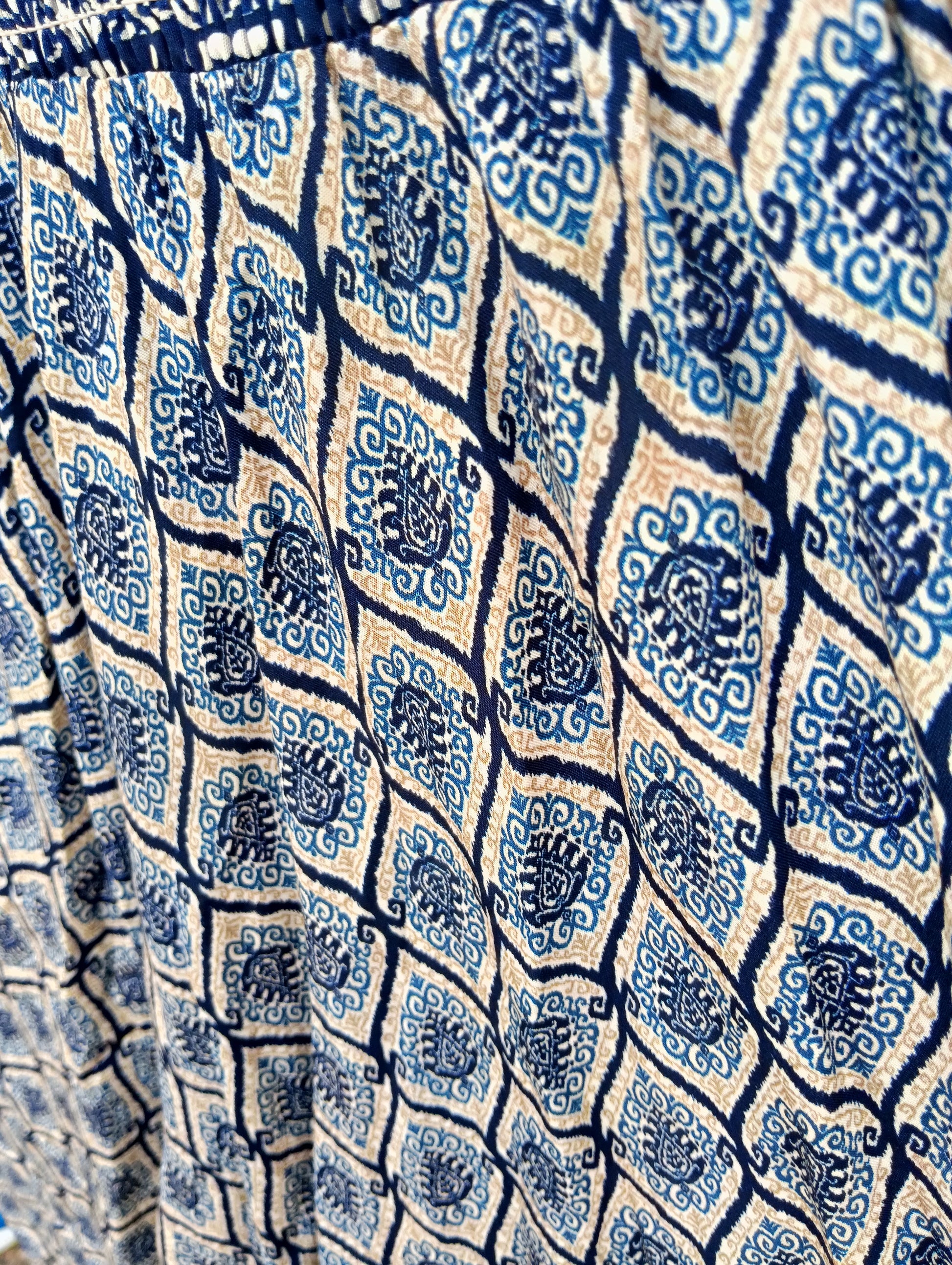 Pantalón efecto falda estampado étnico