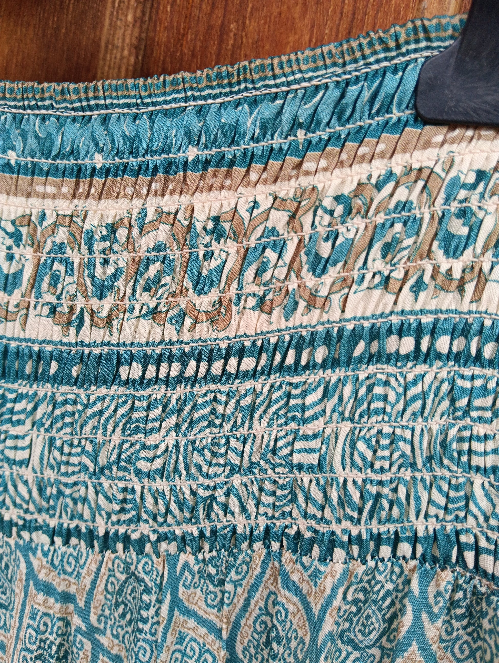 Pantalón efecto falda estampado étnico