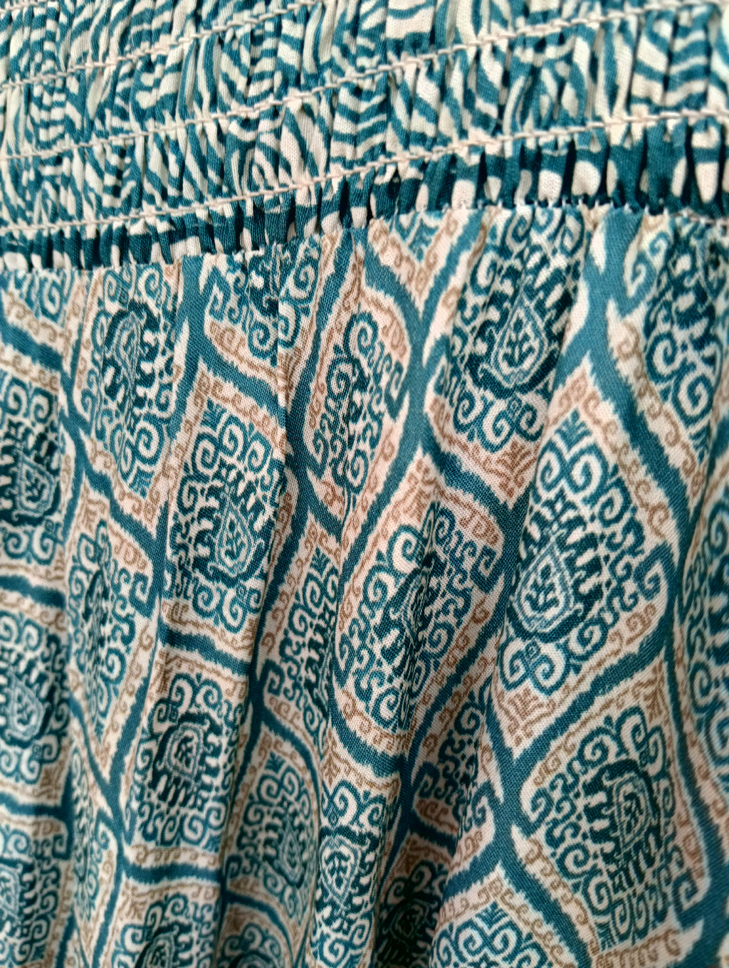 Pantalón efecto falda estampado étnico