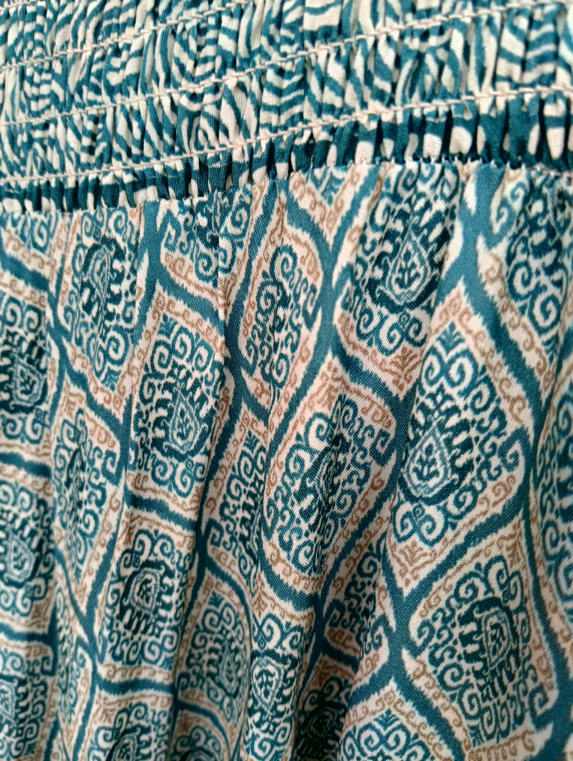 Pantalón efecto falda estampado étnico