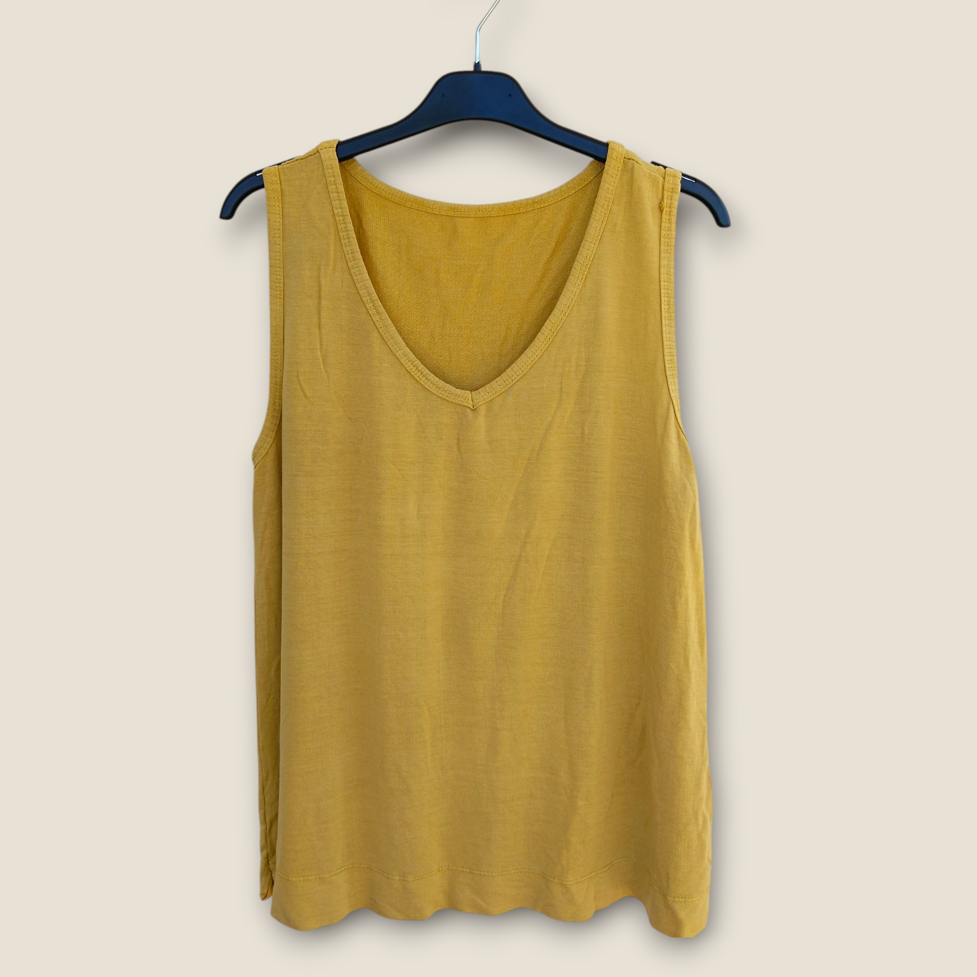 Camiseta de Tirantes con Cuello de Pico Esencial